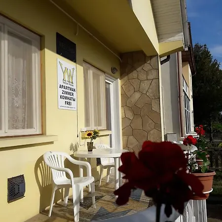 Yellow House Apartman *