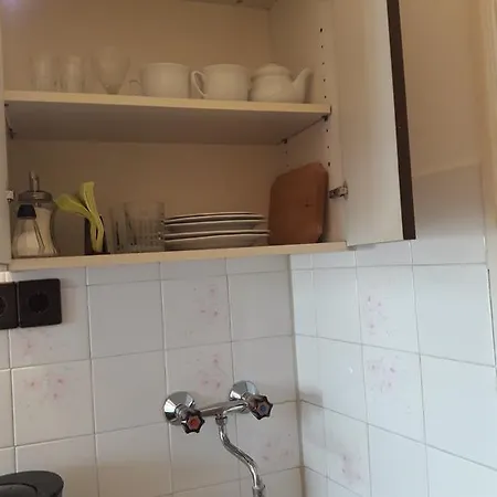Apartman Yellow House