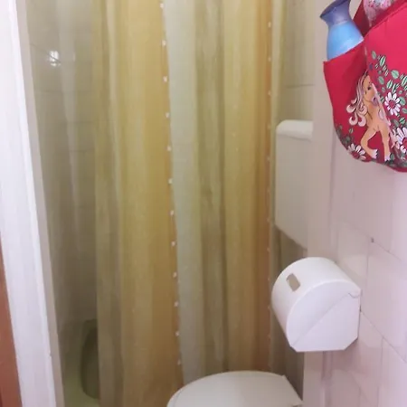Apartman Yellow House *