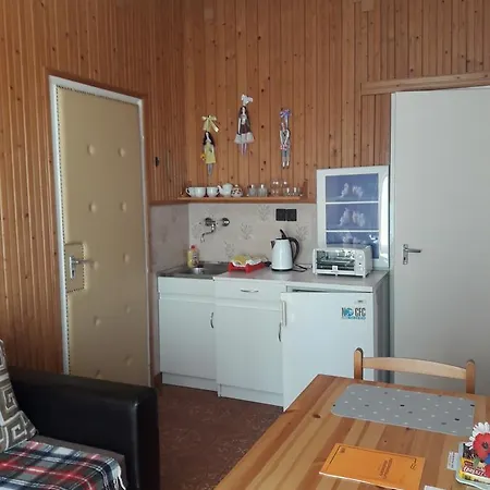 Apartman Yellow House *
